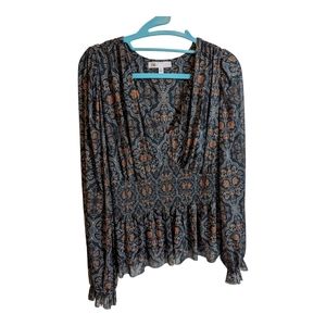 V neck top by DR2, size Medium, stretchy top ruched under the bust.